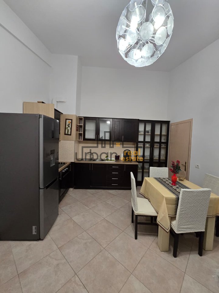 Qera, Apartament 1+1, Fresku, Tiranë - 400€ | 61 m²