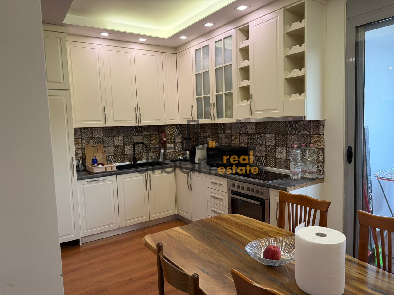 Qera, Apartament 2+1, Liqeni i Thatë, Tiranë - 750€ | 94 m²