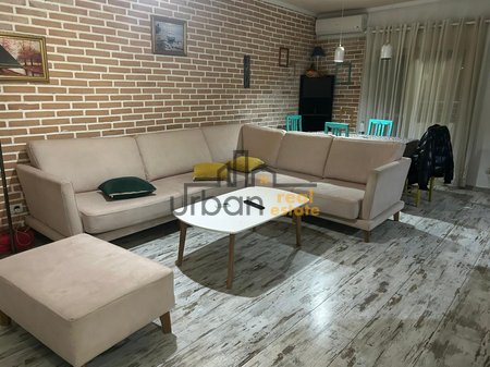 Qera,  Apartament 2+1, Komuna e Parisit, Tiranë - 650€ | 90 m²