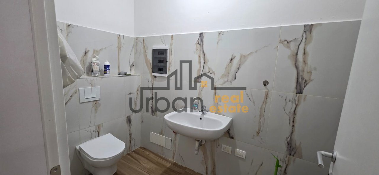 Affitto, Locale Commerciale, Centro, Tirana - 1800€ | 82,3 m²