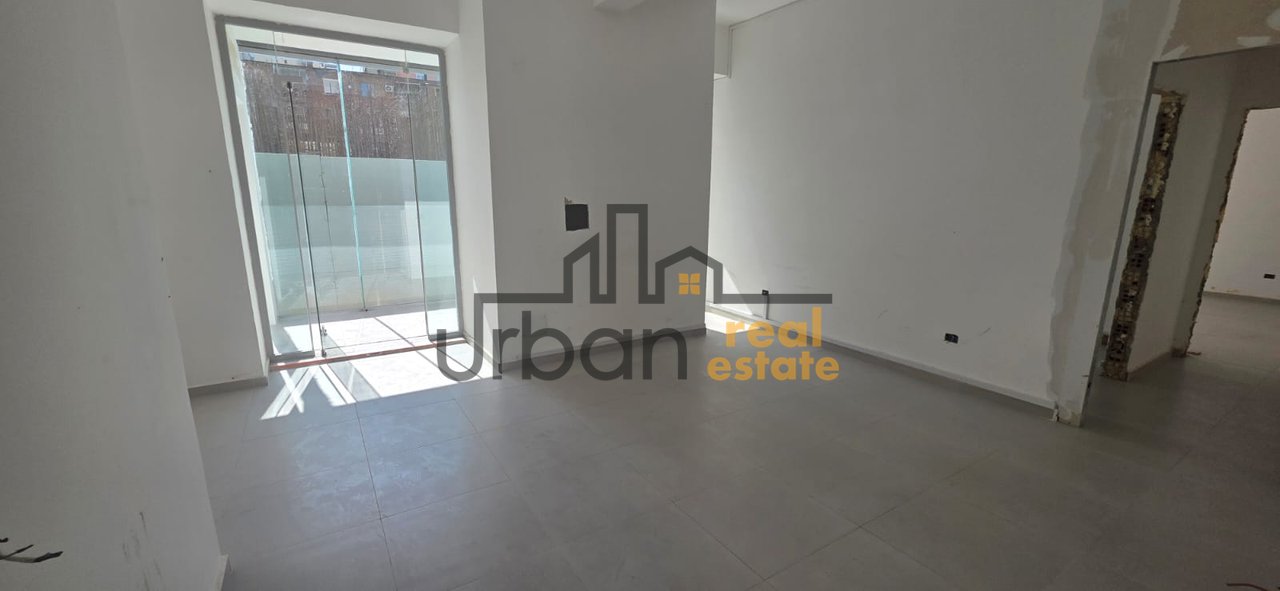 In Affitto, Ambiente Commerciale Premium, Stadio Dinamo, Tirana - 3000€ | 230 m²