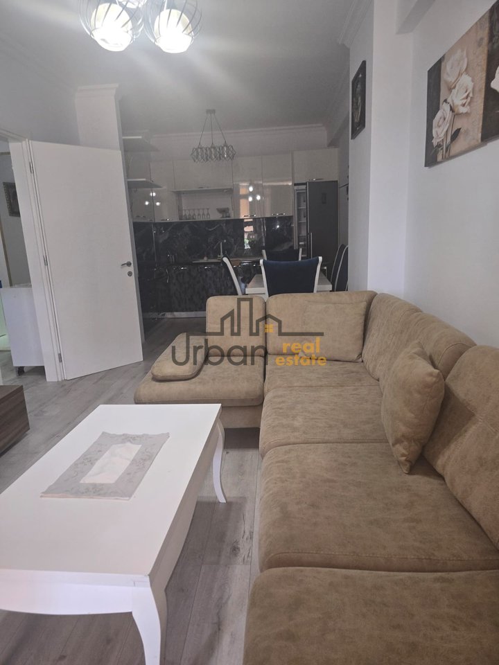 In affitto, Appartamento 2+1, Astir, Tirana - €500 | 97 m²