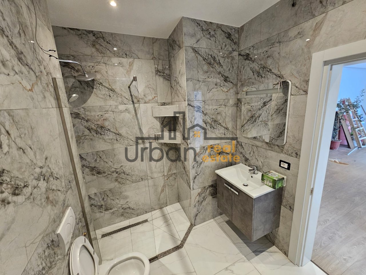 Qera, Apartament 2+1 , Zogu i Zi, Tiranë - 800€ | 95 m²