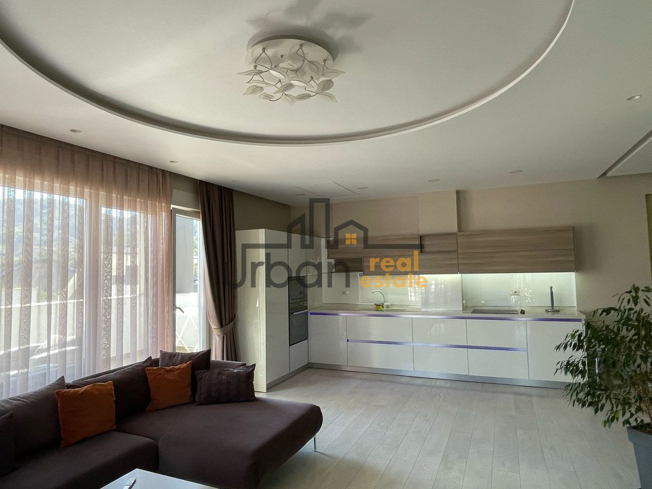 In affitto, Appartamento 3+1+2, Dry Lake, Tirana - 1400€ | 187 m²