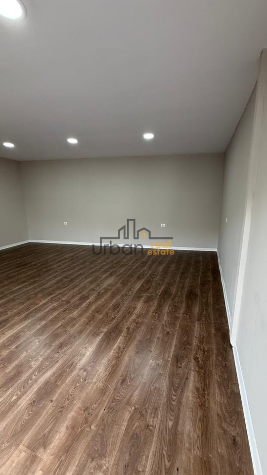 Shitet, Dyqan , Laprakë, Tiranë - 82,000€ | 36 m²