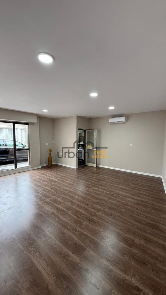 Shitet, Dyqan , Laprakë, Tiranë - 82,000€ | 36 m²