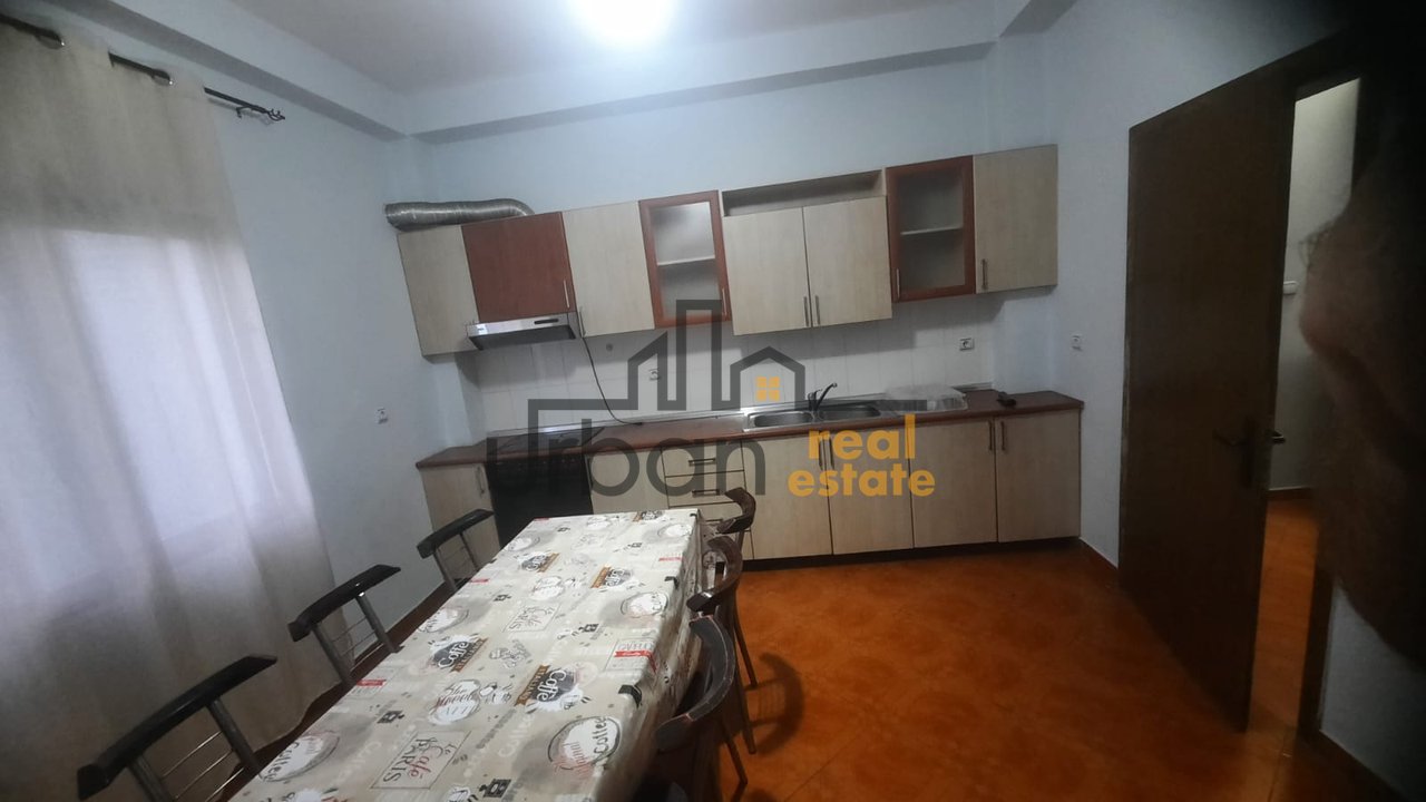 In Affitto, Appartamento Parte, 2+1, Città Studentesca, Tirana - 450€ | 148 m²