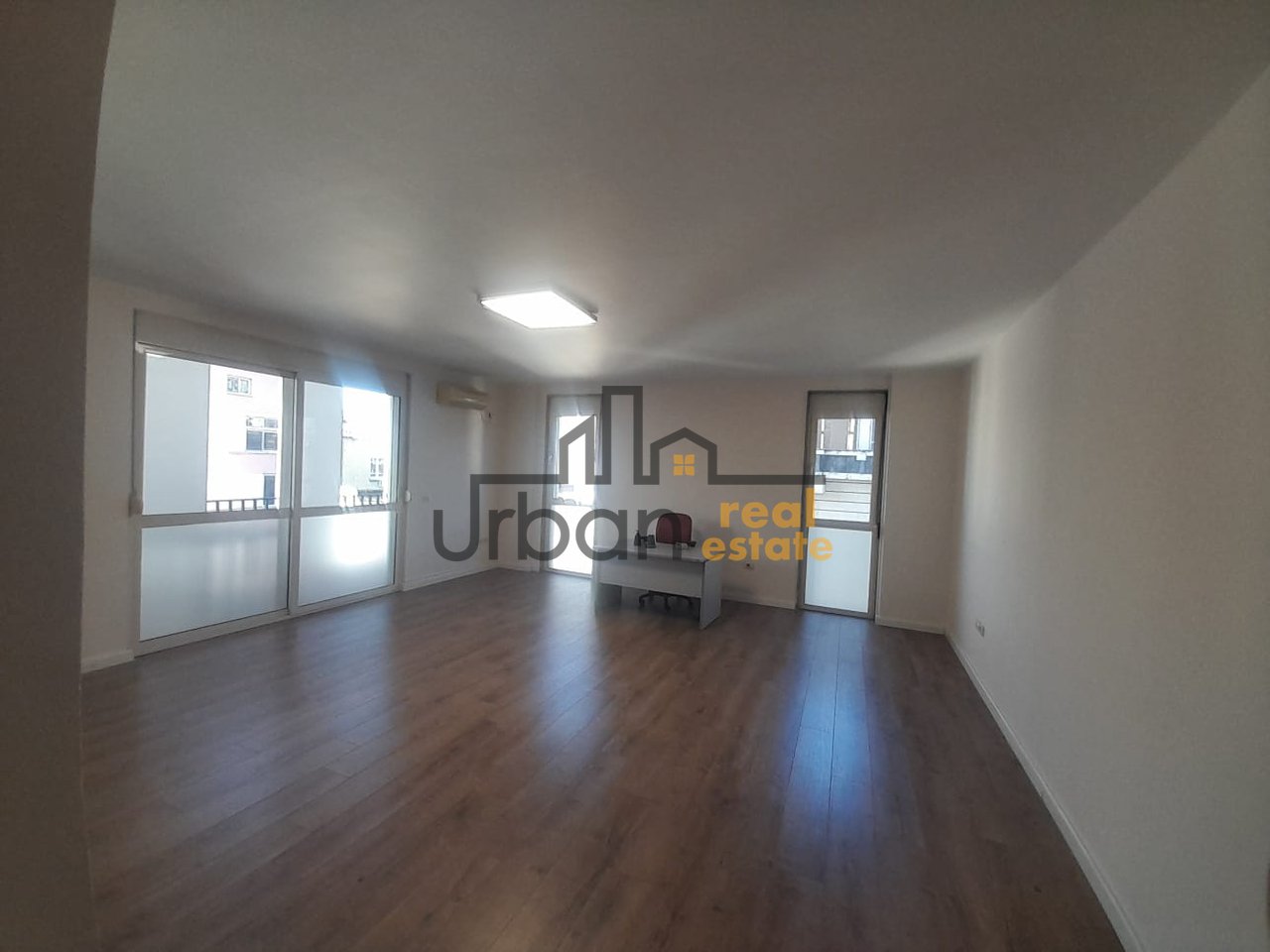 Qera, Apartament 1+1 , Rruga e Kavajës, Tiranë - 700€ | 80 m²