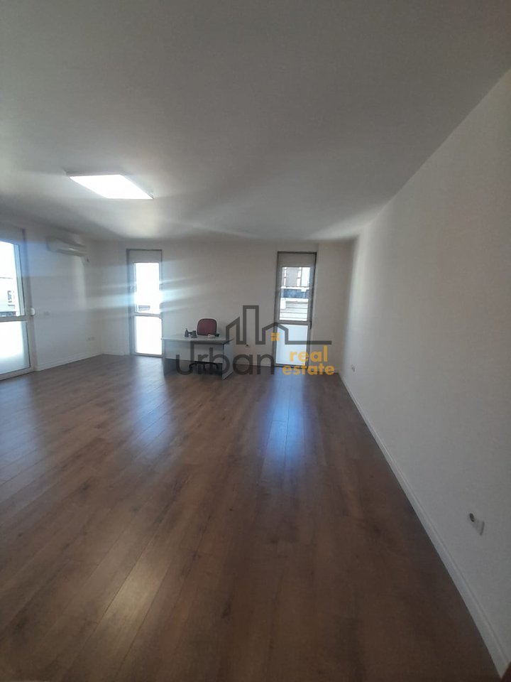 Qera, Apartament 1+1 , Rruga e Kavajës, Tiranë - 700€ | 80 m²