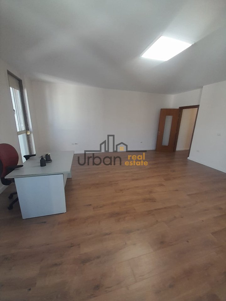 Qera, Apartament 1+1 , Rruga e Kavajës, Tiranë - 700€ | 80 m²