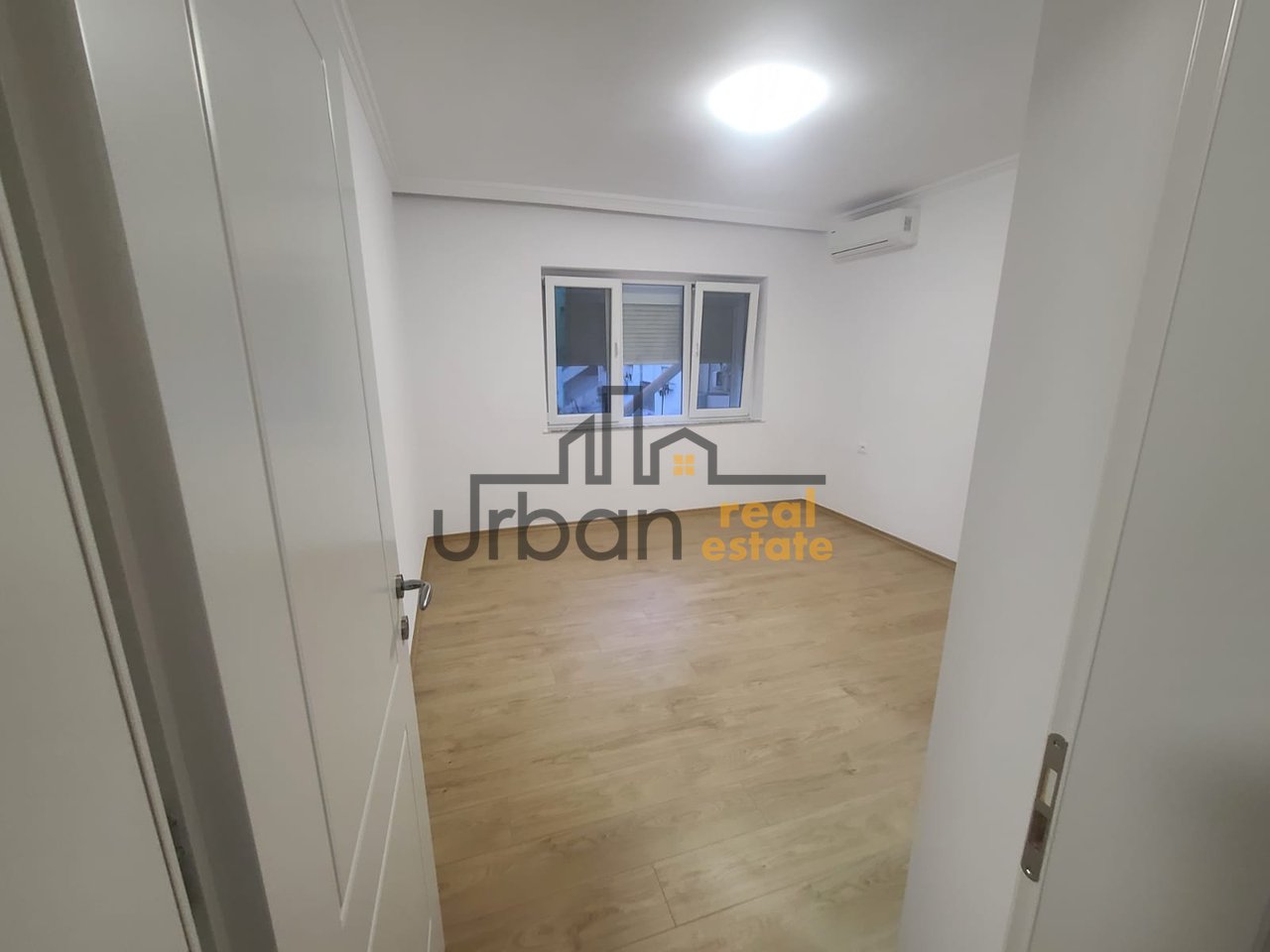 Qera, Ambient Biznesi,  Qendër , Tiranë - 1200€ | 88 m²