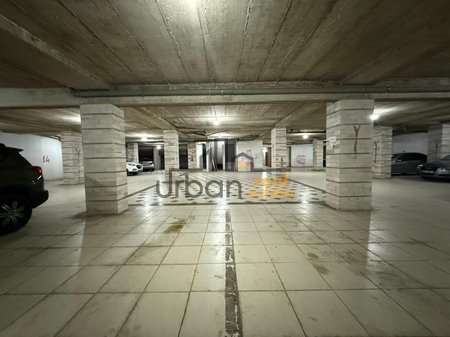Qera, Garazh , Pallatet e Verdha, Tiranë - 4000€ | 15000 m²