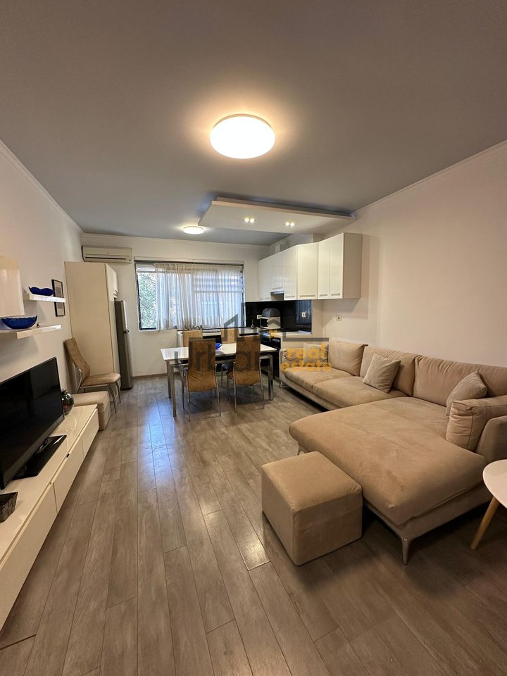 In affitto, appartamento 1+1, Brryli, Tirana - 500€ | 65 m²