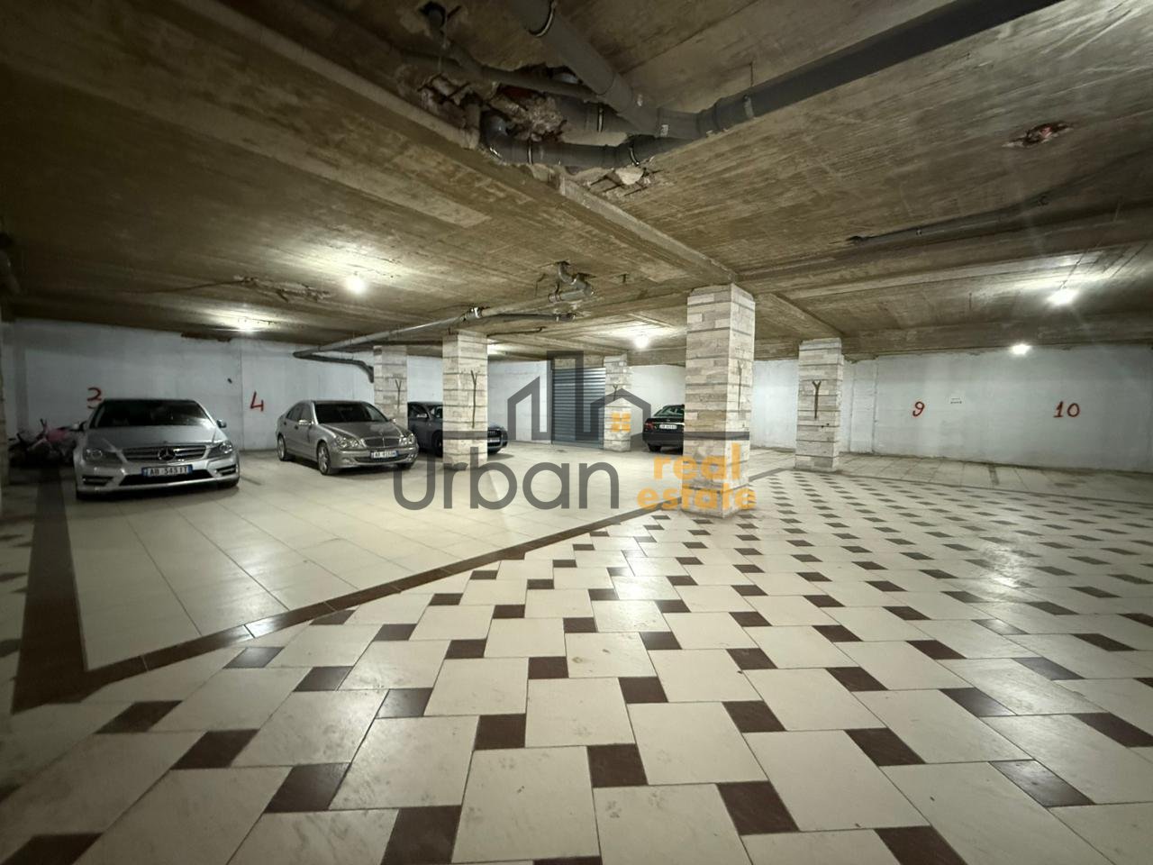 Qera, Garazh , Pallatet e Verdha, Tiranë - 4000€ | 15000 m²