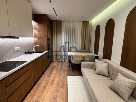 Qera, Apartament 2+1+Post Parking , Xhamllik, Tiranë - 830€ | 75 m²