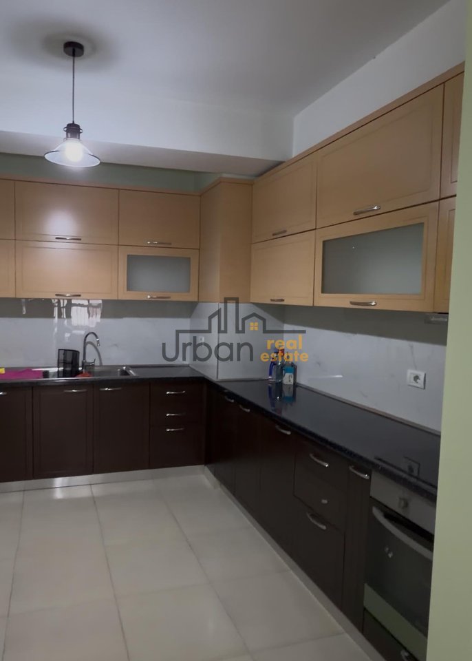In affitto, Appartamento 1+1, Comune di Parigi, Tirana - 600€ | 65 m²