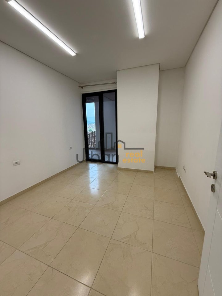 For rent, Apartment 2+1+2, Flour Factory, Tirana - 50,000 Lek | 110 m²