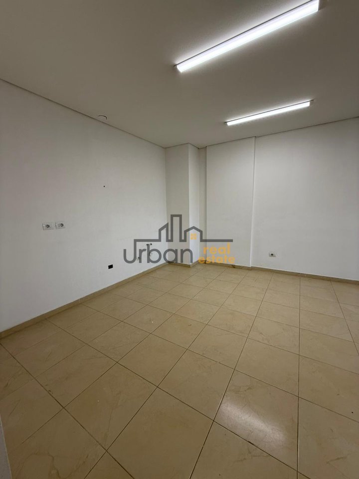 For rent, Apartment 2+1+2, Flour Factory, Tirana - 50,000 Lek | 110 m²