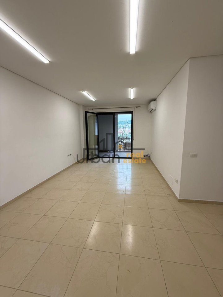 For rent, Apartment 2+1+2, Flour Factory, Tirana - 50,000 Lek | 110 m²