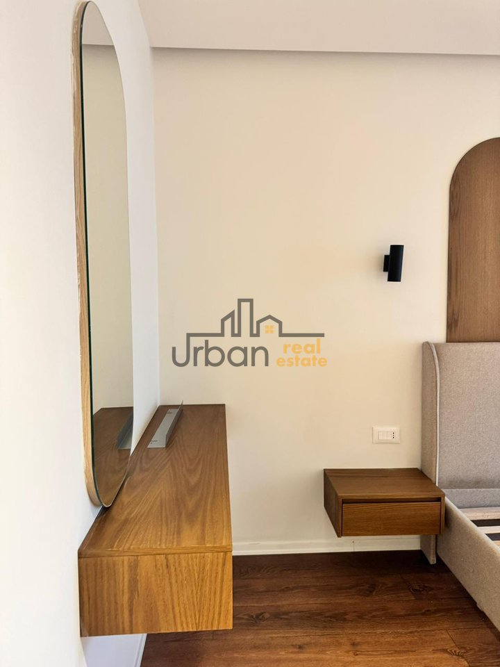 Qera, Apartament 2+1+Post Parking , Xhamllik, Tiranë - 830€ | 75 m²