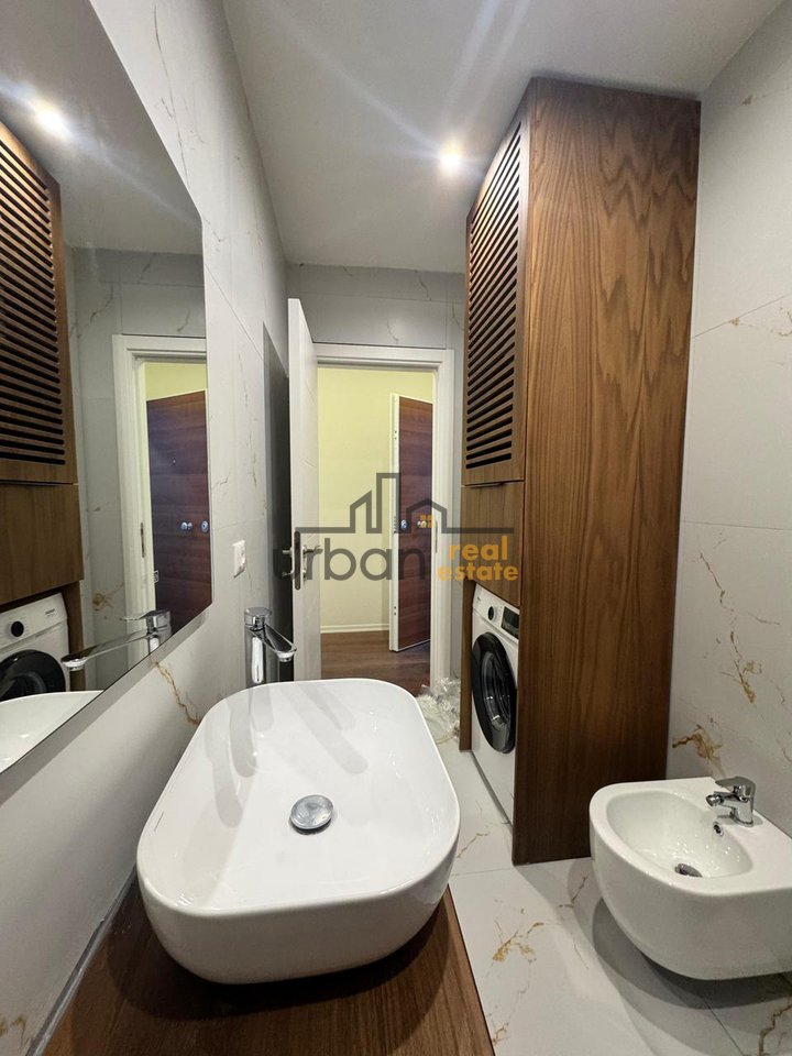 Qera, Apartament 2+1+Post Parking , Xhamllik, Tiranë - 830€ | 75 m²