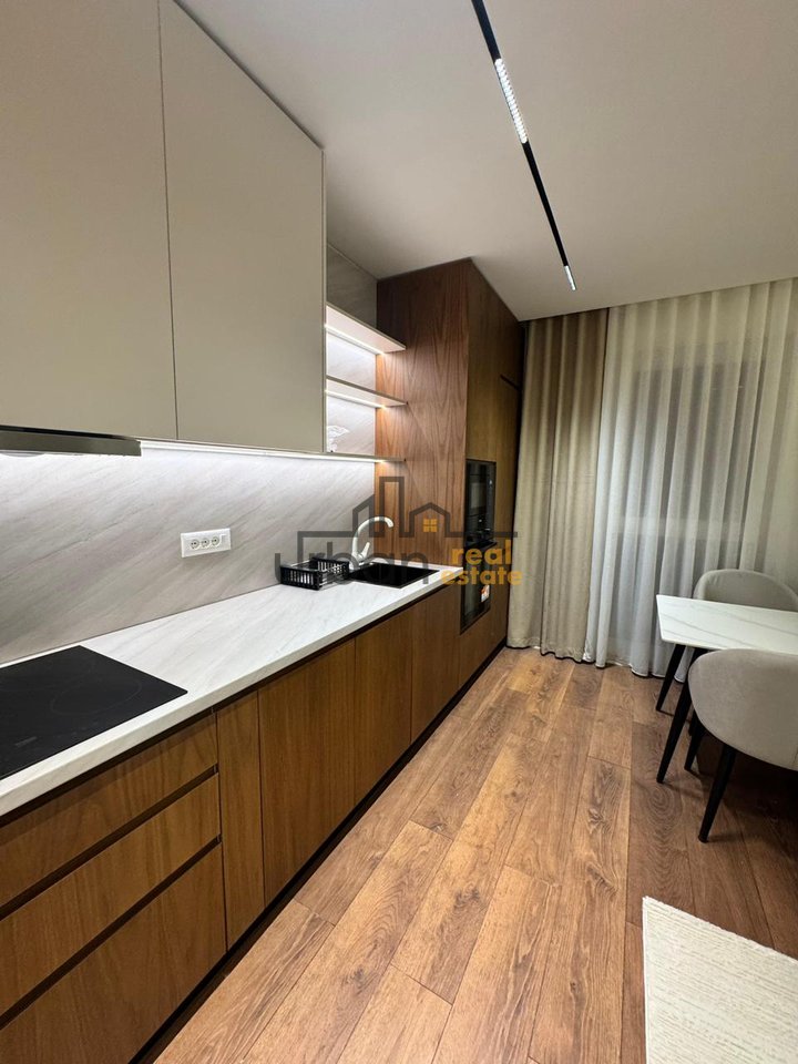 Qera, Apartament 2+1+Post Parking , Xhamllik, Tiranë - 830€ | 75 m²