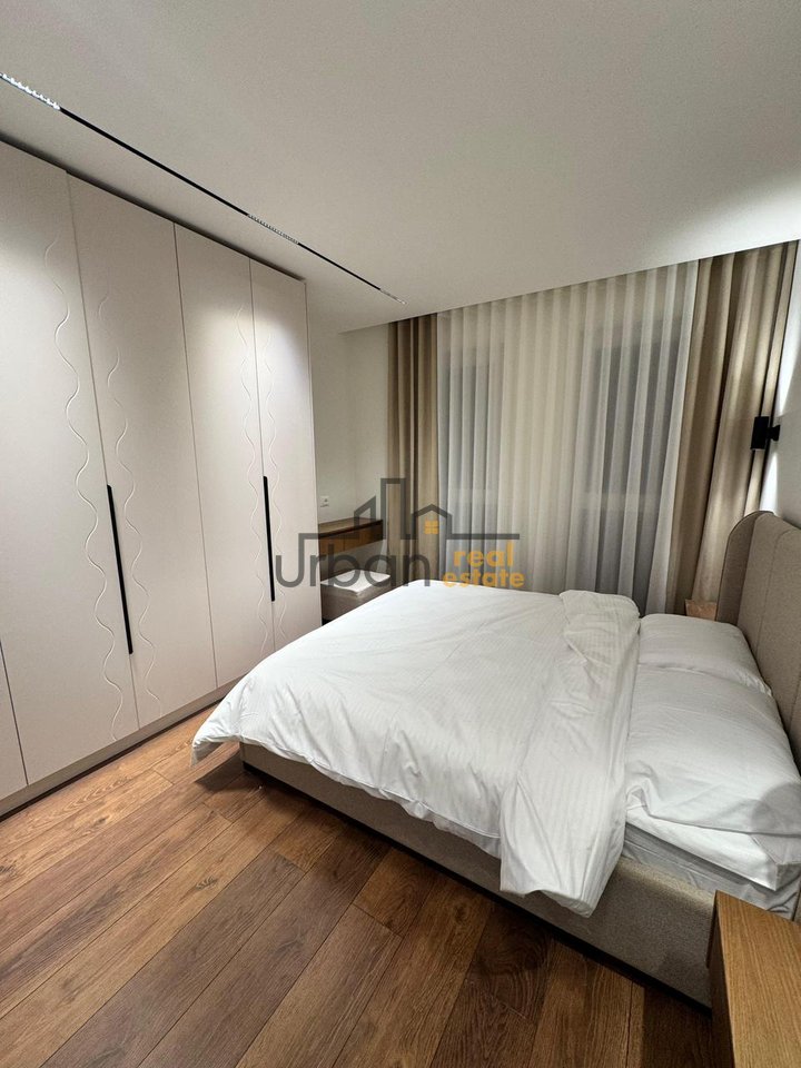 Qera, Apartament 2+1+Post Parking , Xhamllik, Tiranë - 830€ | 75 m²