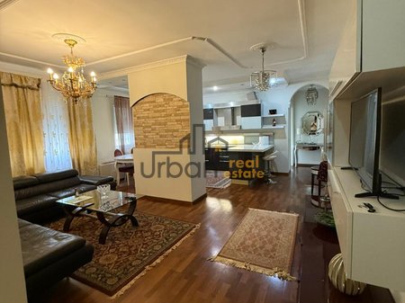 Affitto, Appartamento 2+1+2, Di fronte a Toptani Tirana - 800€ | 110 m²