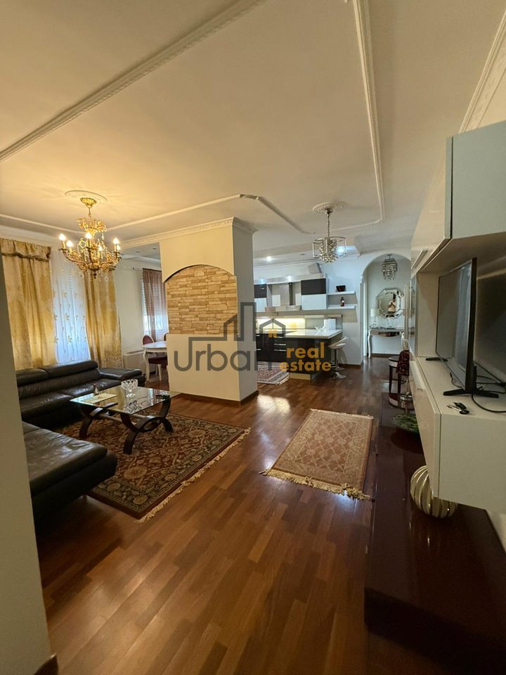 For rent, 2+1+2 Apartment, Opposite Toptani Tirana - 800€ | 110 m²