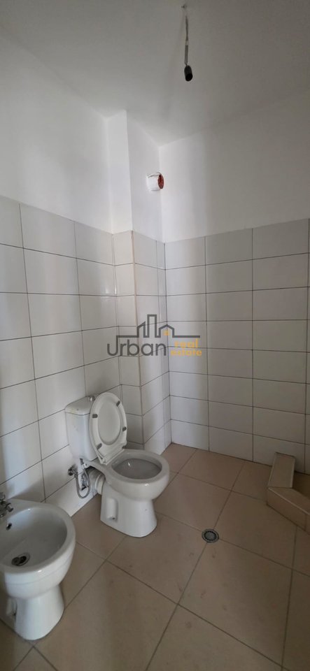 Qera, Apartament 2+1+2 ,Pranë Hotel Marinaj, Tiranë - 50.000 Leke | 120 m²