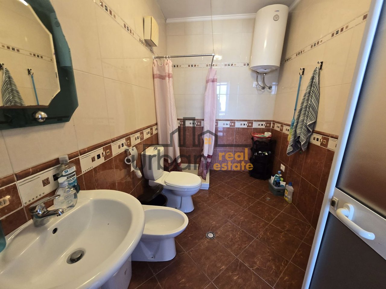 In affitto, Appartamento 2+1, Via Barricade, Tirana - 650€ | 111 m²