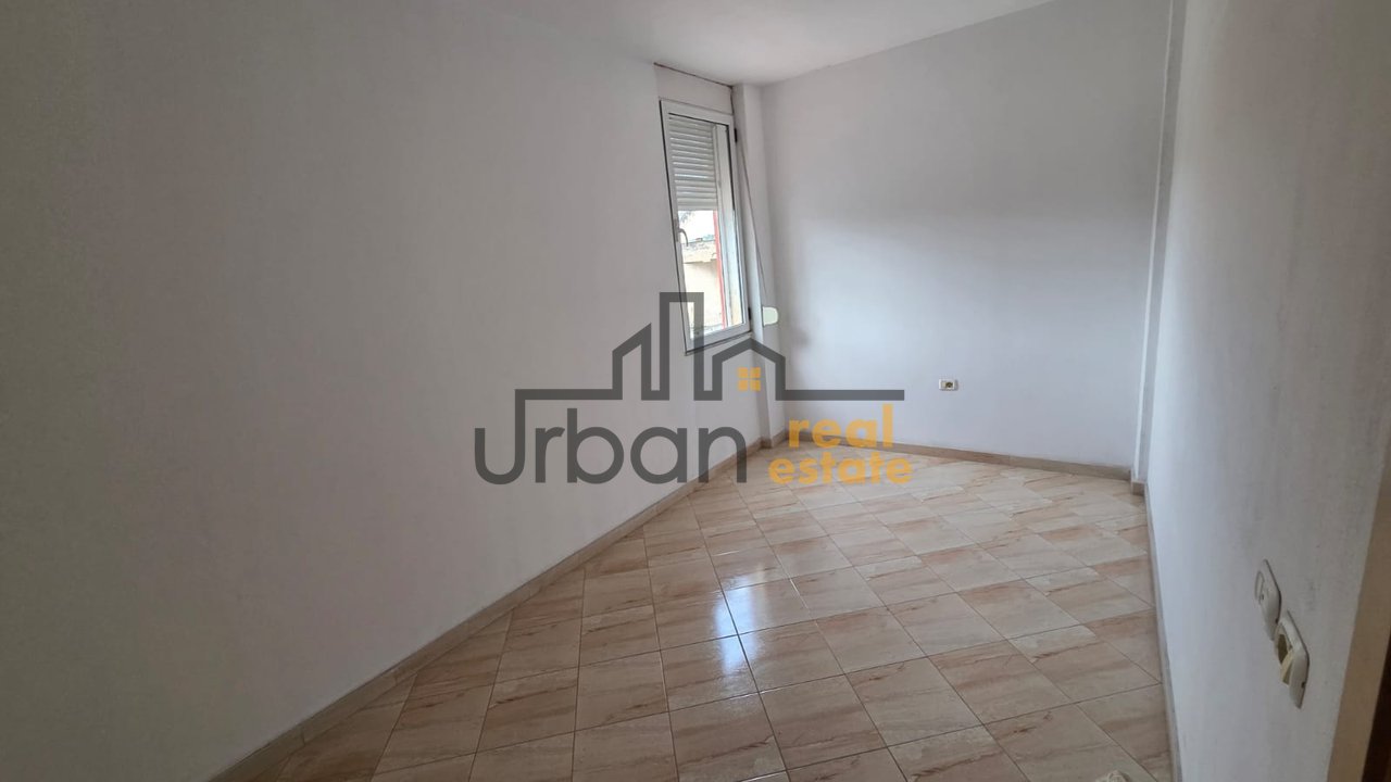 For sale, Apartment 2+1+2+ Parking Post, Near Amerikan 3, Tirana - 165000€ | 116 m²