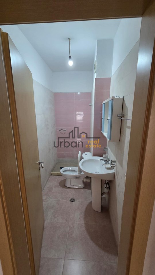 For sale, Apartment 2+1+2+ Parking Post, Near Amerikan 3, Tirana - 165000€ | 116 m²