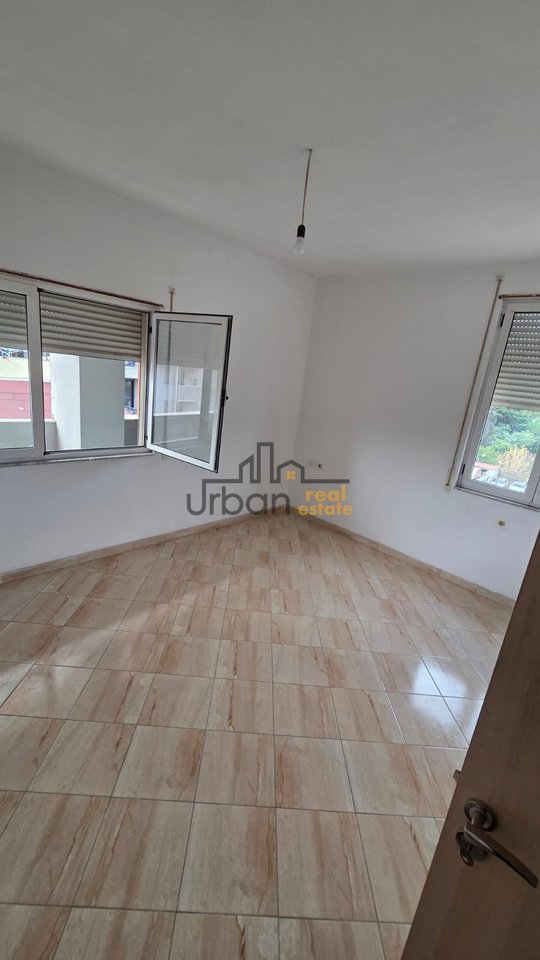 For sale, Apartment 2+1+2+ Parking Post, Near Amerikan 3, Tirana - 165000€ | 116 m²