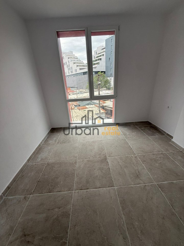 Qera, Apartament 2+1+2+Post Parkimi , Farmacia 10, Tiranë - 700€ | 98 m²