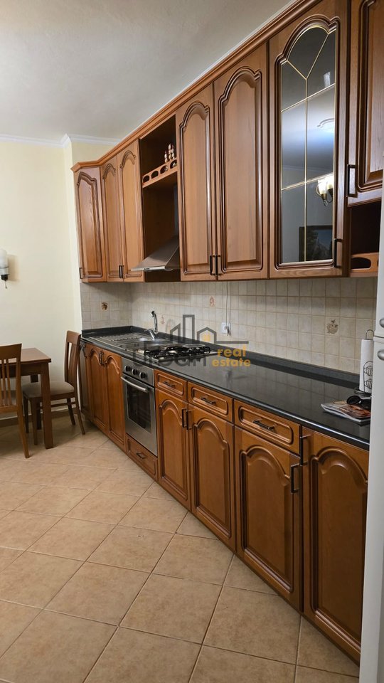 Qera, Apartament 2+1 , Fresku, Tiranë - 40,000 leke | 72 m²