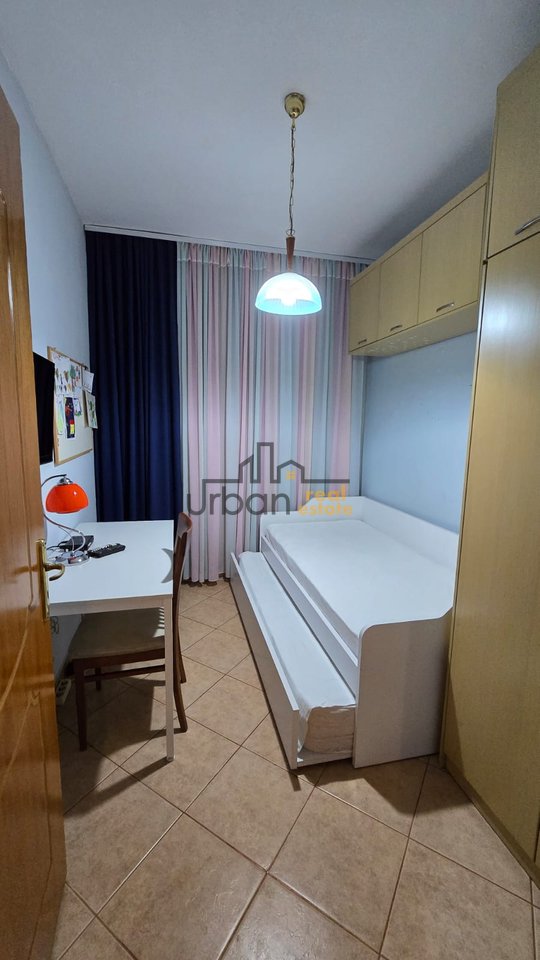 Qera, Apartament 2+1 , Fresku, Tiranë - 40,000 leke | 72 m²