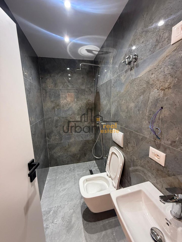 Opportunità, 3 Appartamenti 1+1 in Vendita, Embassy Block, Tirana - €327.000 | 123 m²
