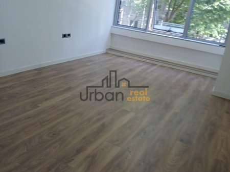 Qera,  Ambient Biznesi , 21 Dhjetori, Tiranë - 80.000 Lekë | 85 m²