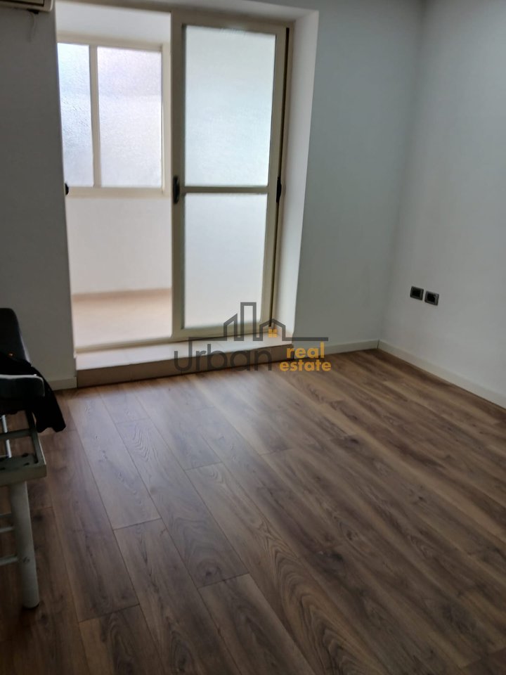Qera,  Ambient Biznesi , 21 Dhjetori, Tiranë - 80.000 Lekë | 85 m²