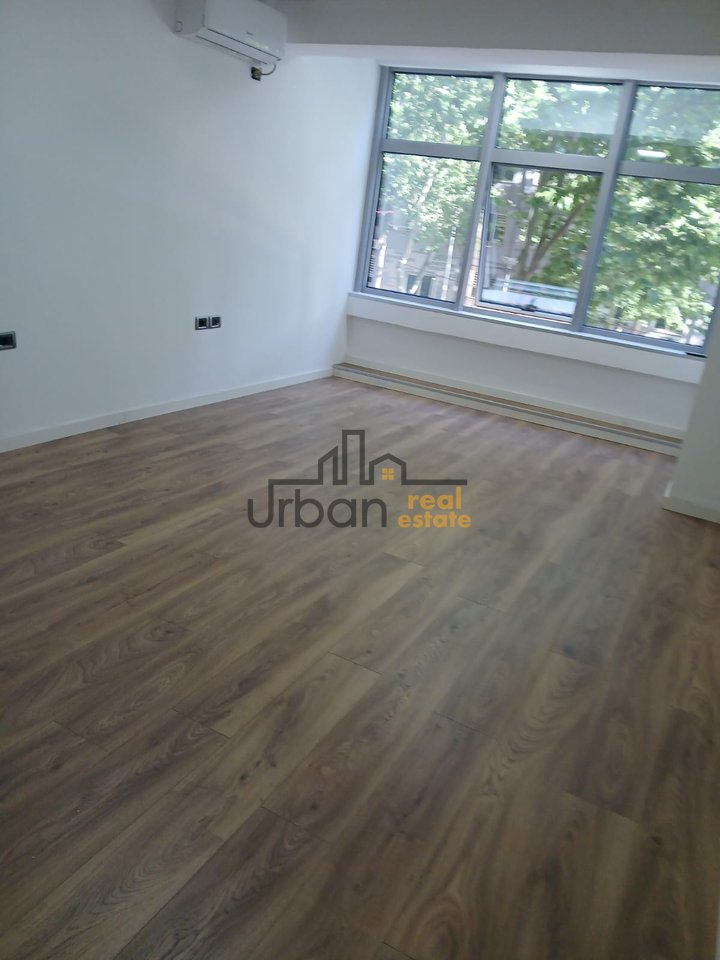 Qera,  Ambient Biznesi , 21 Dhjetori, Tiranë - 80.000 Lekë | 85 m²