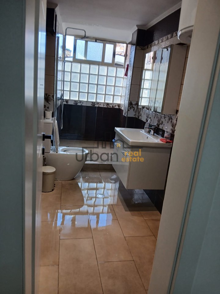 Qera,  Ambient Biznesi , 21 Dhjetori, Tiranë - 80.000 Lekë | 85 m²