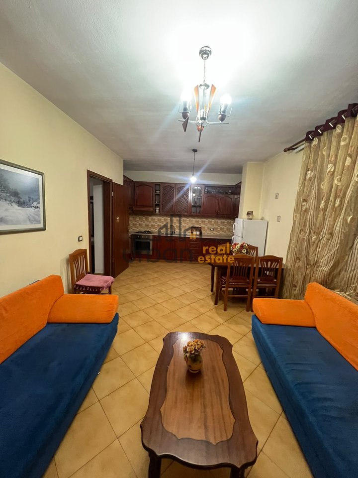 Shitet, Apartament 2+1 ,Pallatet Çabej, Tiranë - 135.000.000 Lekë | 112.2 m²
