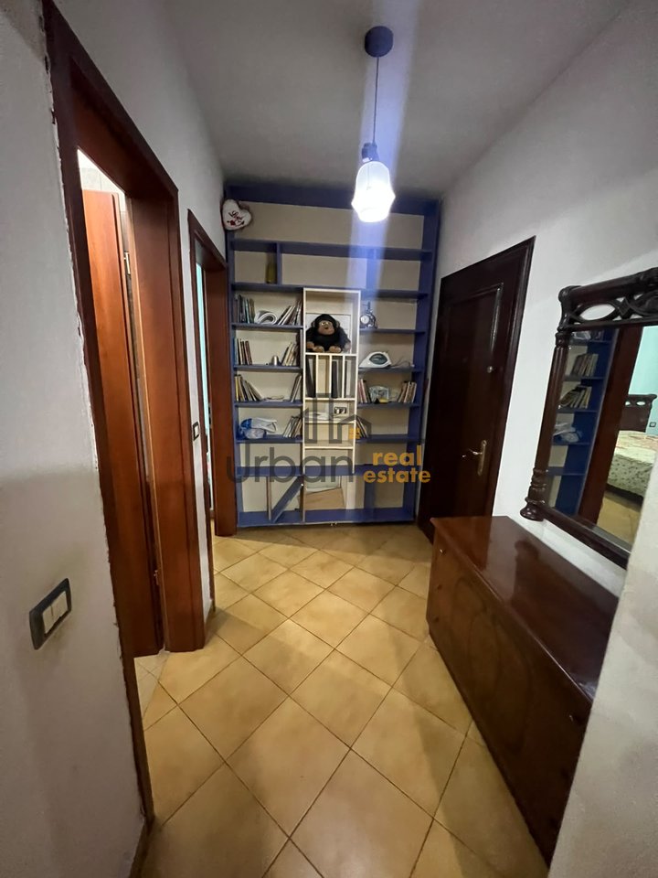 Shitet, Apartament 2+1 ,Pallatet Çabej, Tiranë - 135.000.000 Lekë | 112.2 m²