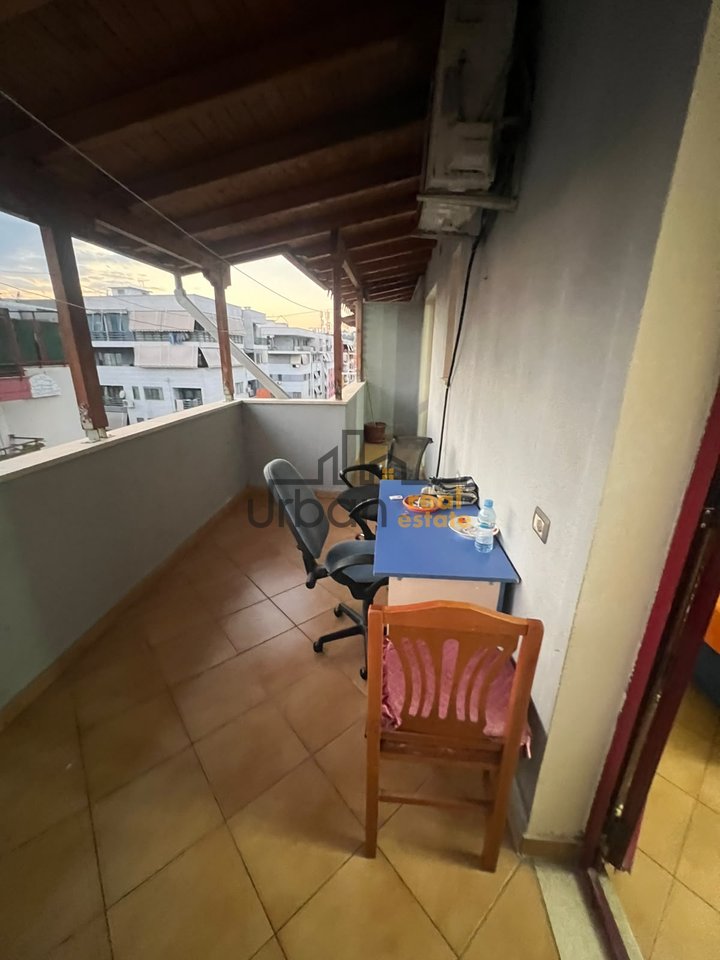 Shitet, Apartament 2+1 ,Pallatet Çabej, Tiranë - 135.000.000 Lekë | 112.2 m²
