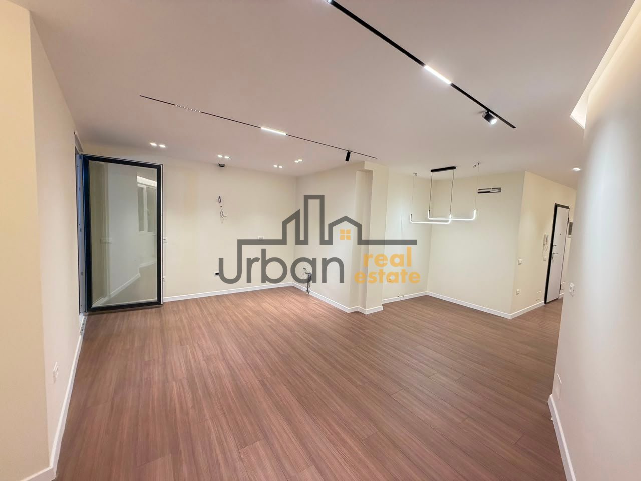 Shitet, Apartament 2+1, Materniteti i Ri, Tiranë - 18,300,000 Lekë | 80 m²