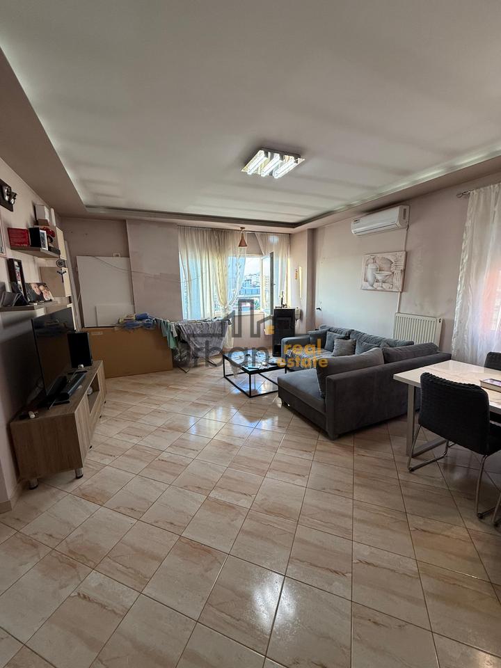 Shitet, Apartament 2+1+2, Prane Amerikan 3, Tiranë - 13,500,000 leke | 91 m²