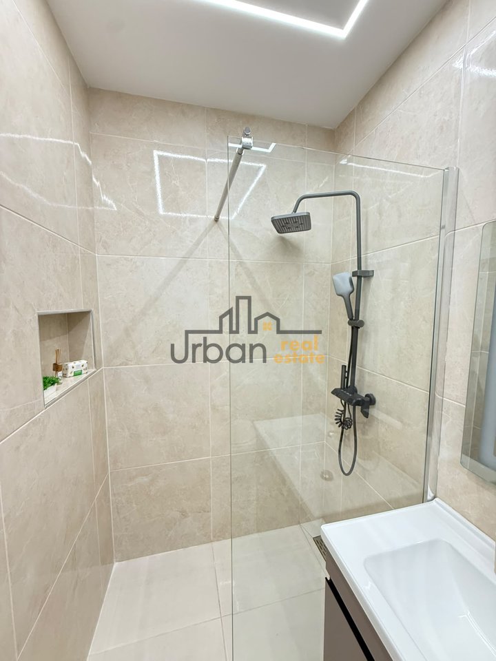 Shitet,  Apartament 1+1,Pranë Hotel Pelikani  , Durrës - 125000€ | 57 m²