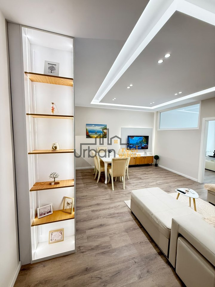 Shitet,  Apartament 1+1,Pranë Hotel Pelikani  , Durrës - 125000€ | 57 m²