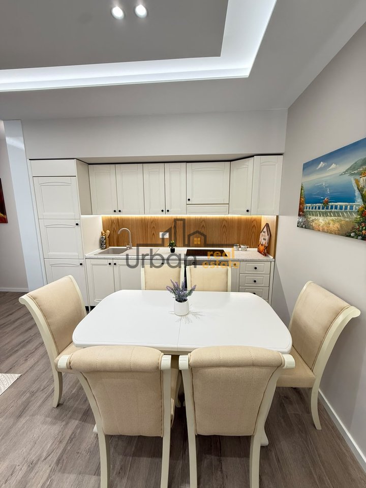 Shitet,  Apartament 1+1,Pranë Hotel Pelikani  , Durrës - 125000€ | 57 m²
